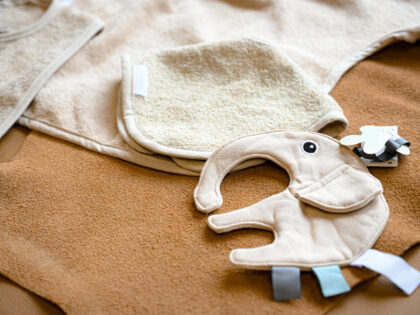 Set Bandana Slab Uni Line, Slab Uni Line, Mouwslab Uni Line, tutdoekje/knuffeltje - Stoffeerderij Sabrina crème