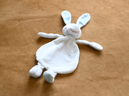 Knuffeldoek Haas wit -Stoffeerderij Sabrina