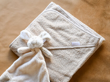 Badcape crème, knuffeldoekje, tutdoekje, cadeauset